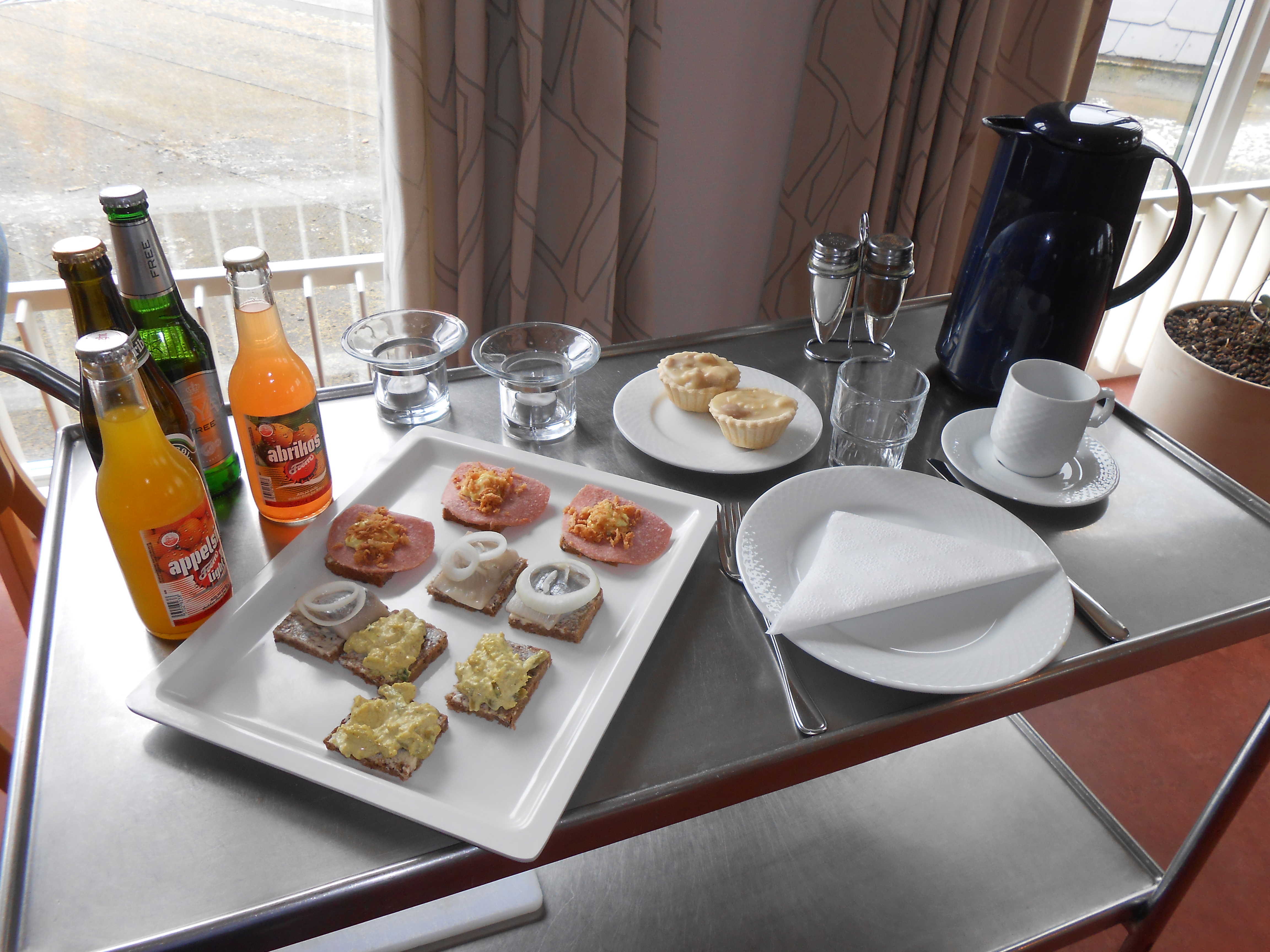 Smørrebrød, lun ret og drikkevarer